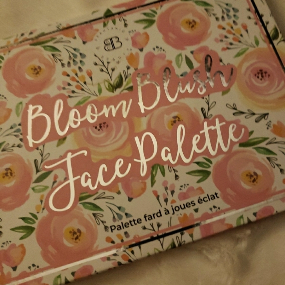 Bloom Blush face palette